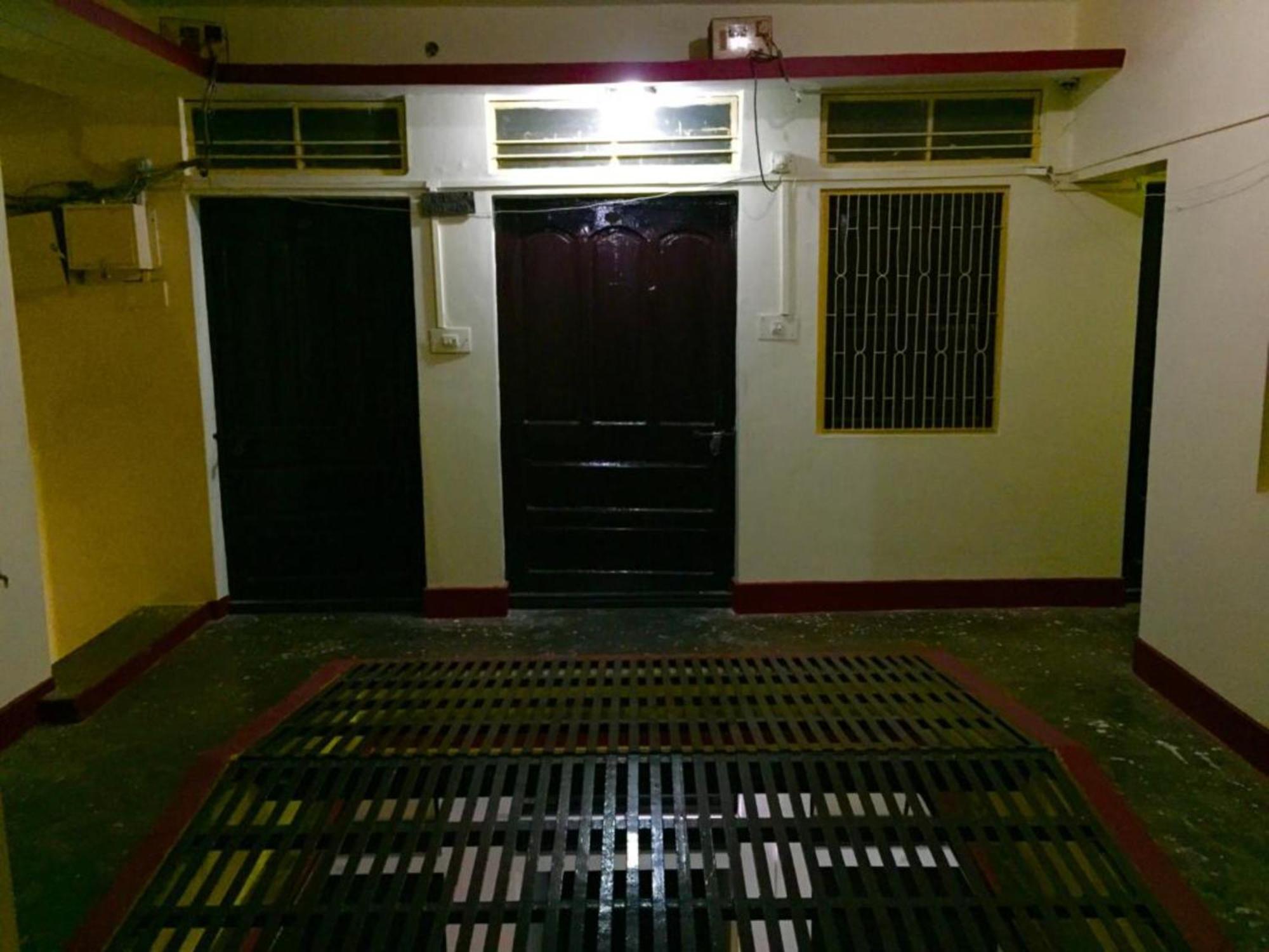 Grg Shanti Guest House Varanasi Near Manikarnika Ghat ภายนอก รูปภาพ