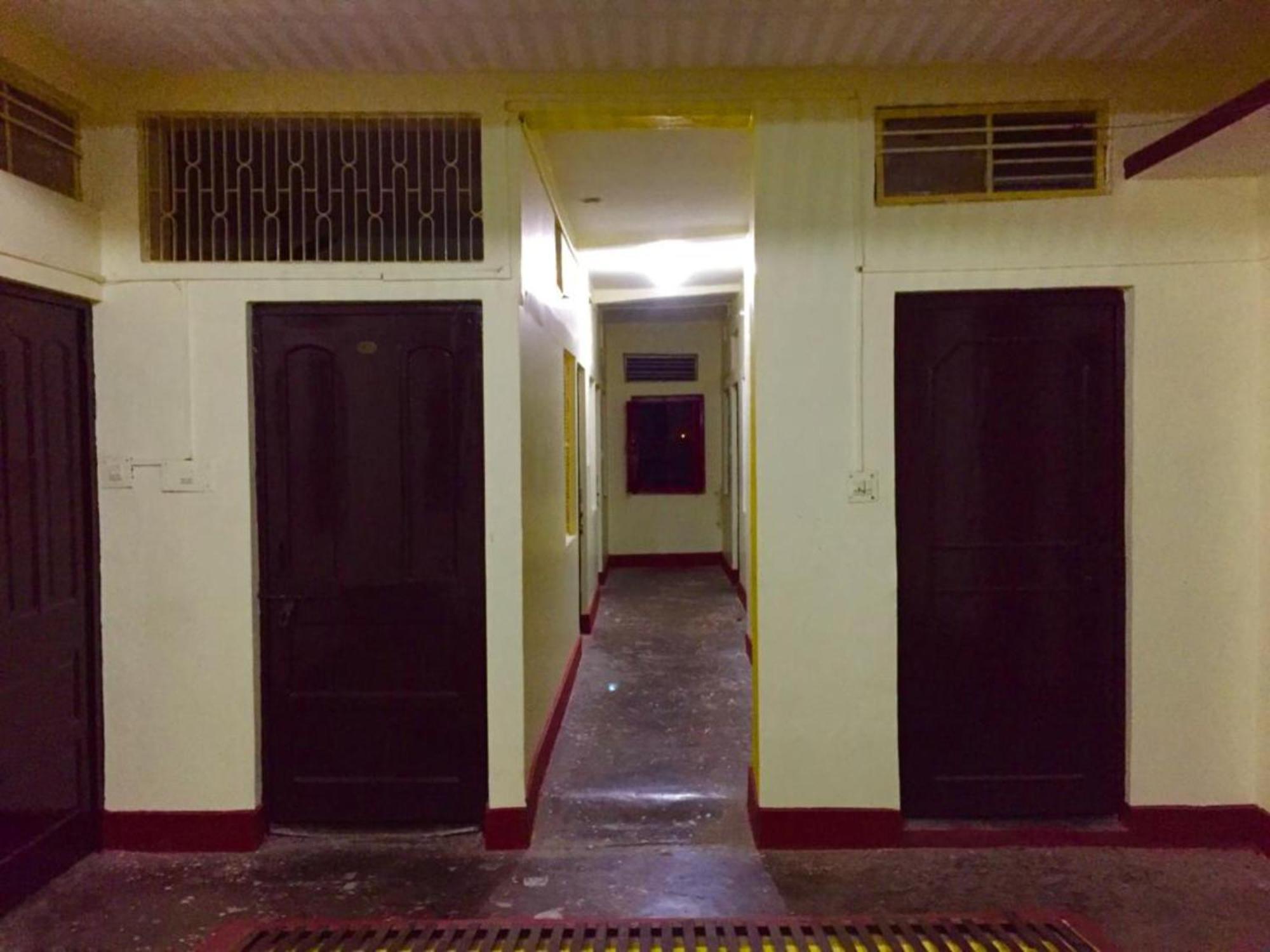 Grg Shanti Guest House Varanasi Near Manikarnika Ghat ภายนอก รูปภาพ