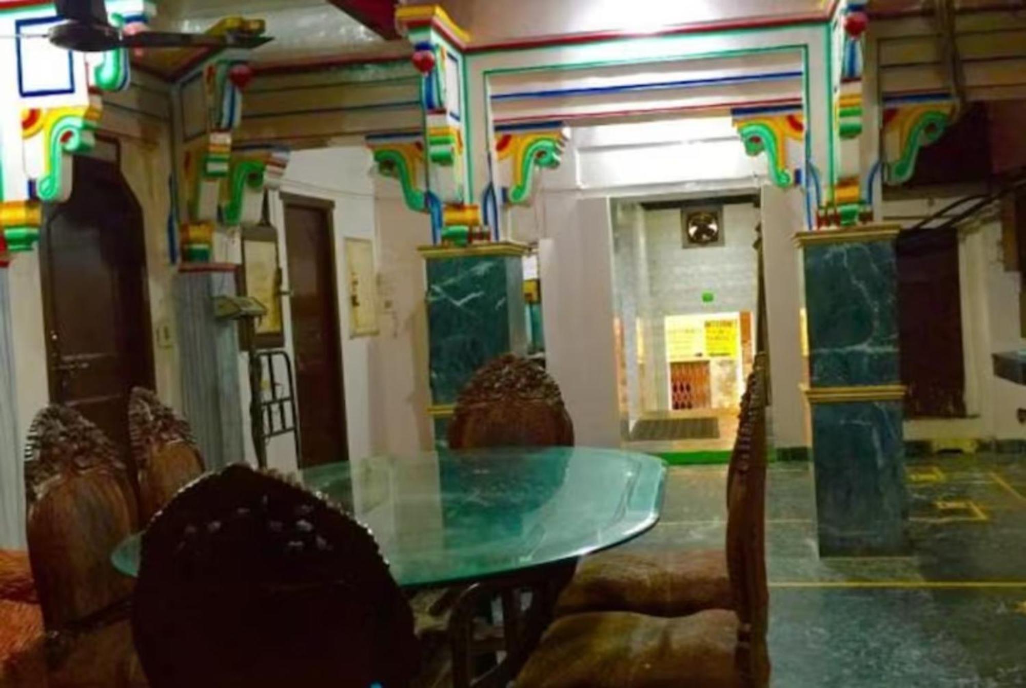 Grg Shanti Guest House Varanasi Near Manikarnika Ghat ภายนอก รูปภาพ