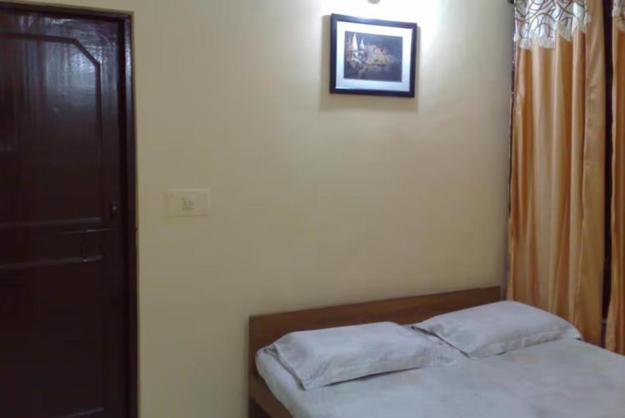 Grg Shanti Guest House Varanasi Near Manikarnika Ghat ภายนอก รูปภาพ