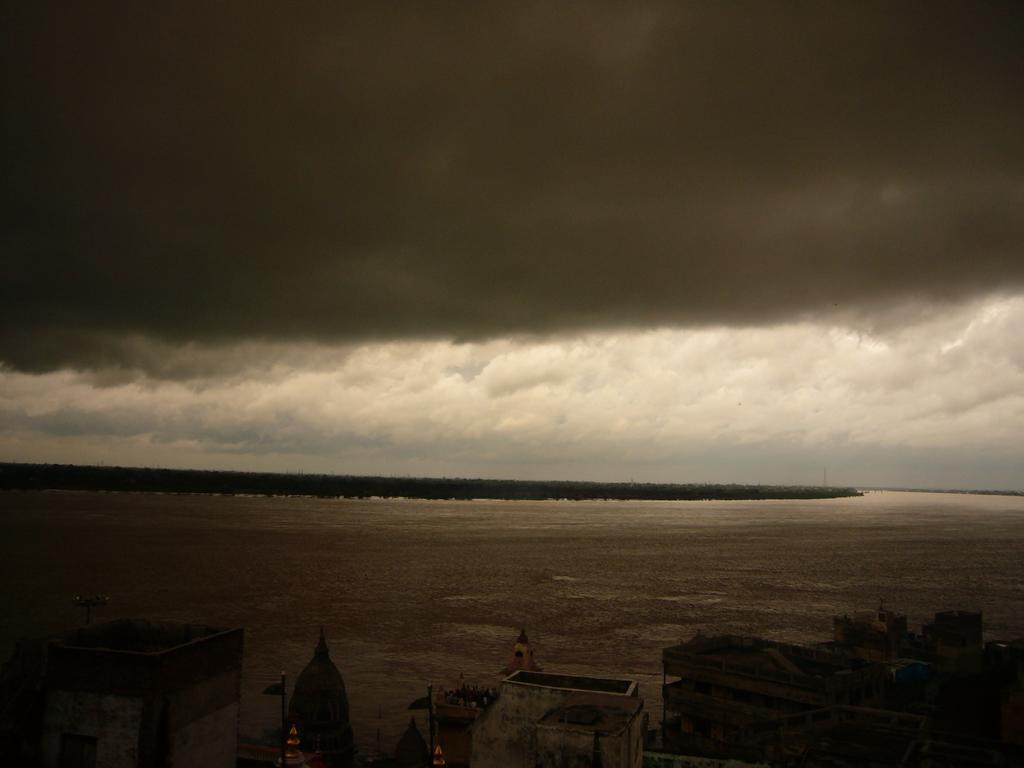 Grg Shanti Guest House Varanasi Near Manikarnika Ghat ภายนอก รูปภาพ