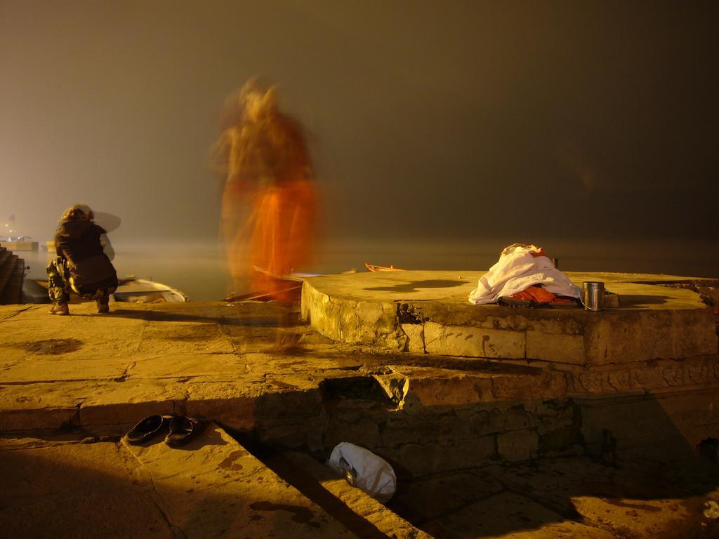 Grg Shanti Guest House Varanasi Near Manikarnika Ghat ภายนอก รูปภาพ