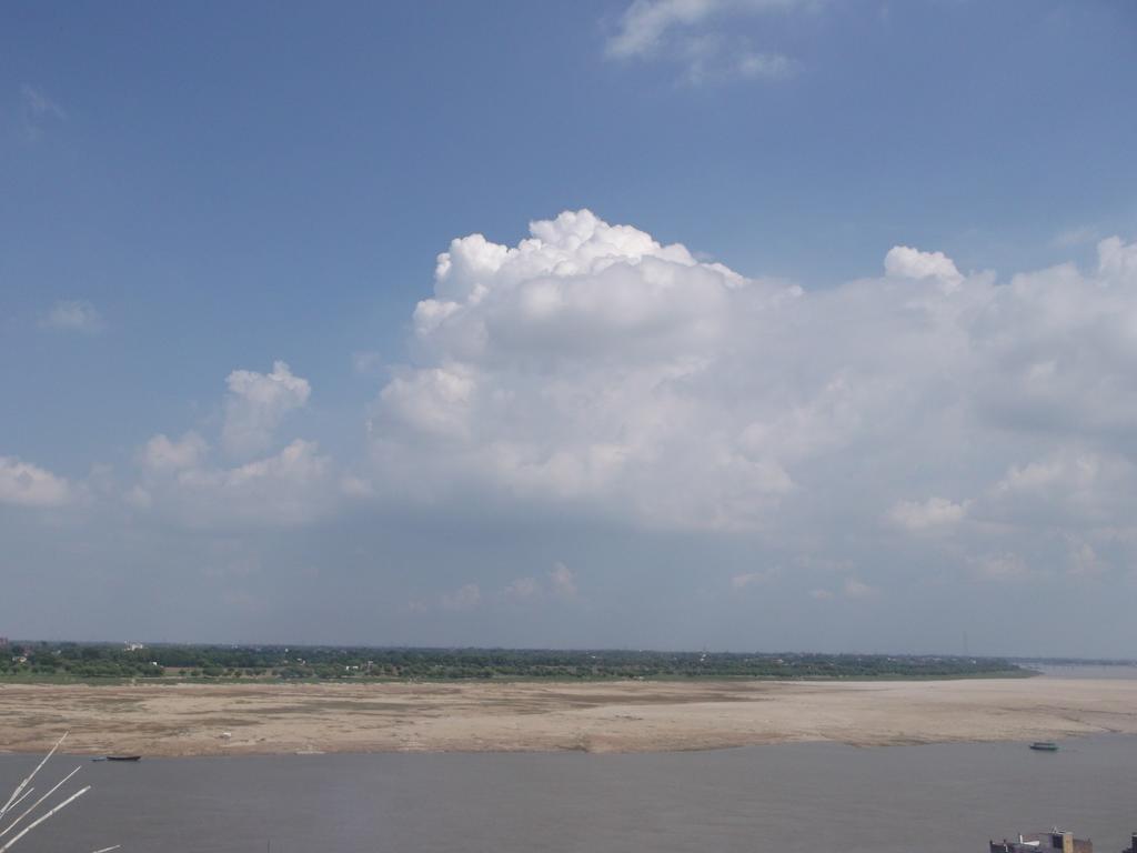 Grg Shanti Guest House Varanasi Near Manikarnika Ghat ภายนอก รูปภาพ