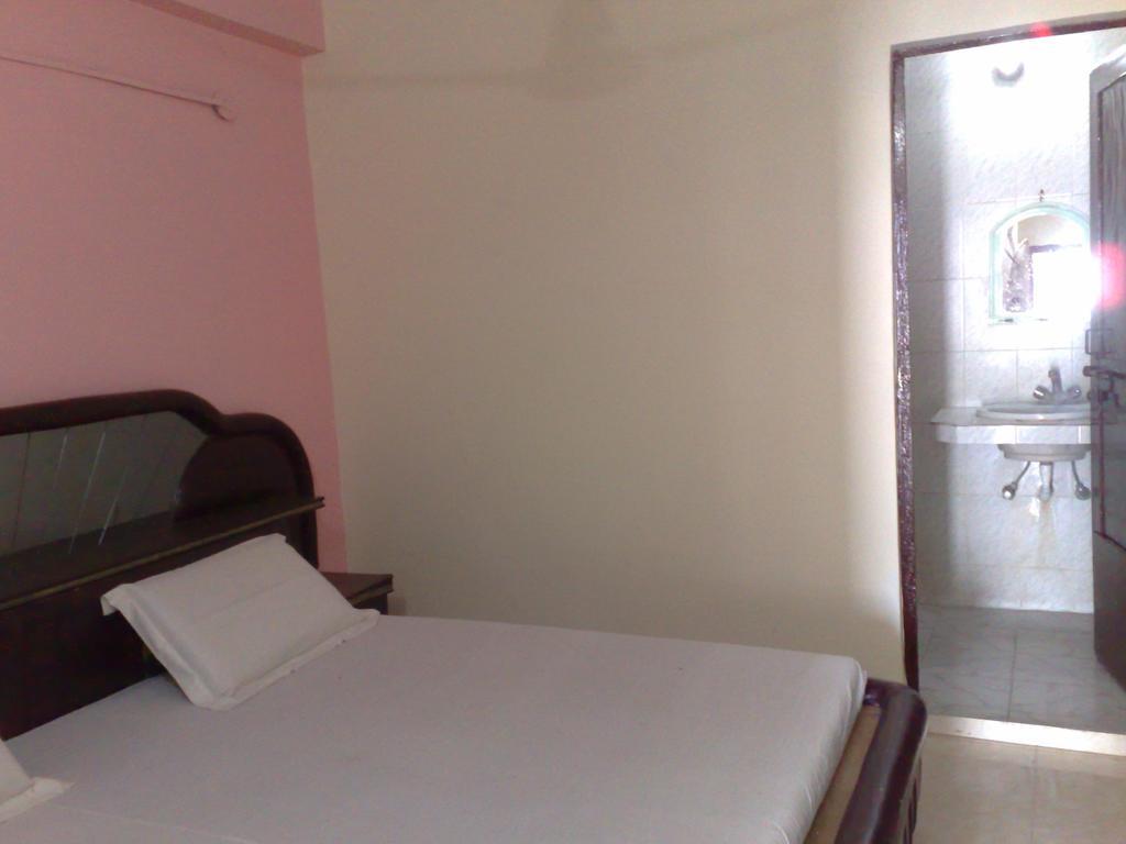 Grg Shanti Guest House Varanasi Near Manikarnika Ghat ภายนอก รูปภาพ