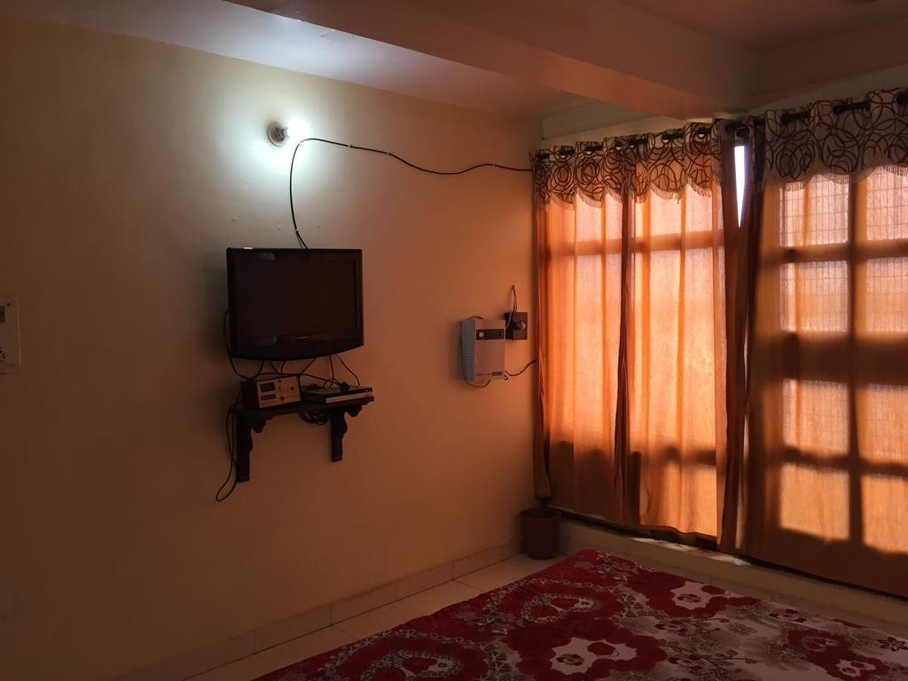 Grg Shanti Guest House Varanasi Near Manikarnika Ghat ภายนอก รูปภาพ
