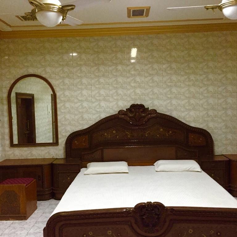 Grg Shanti Guest House Varanasi Near Manikarnika Ghat ภายนอก รูปภาพ