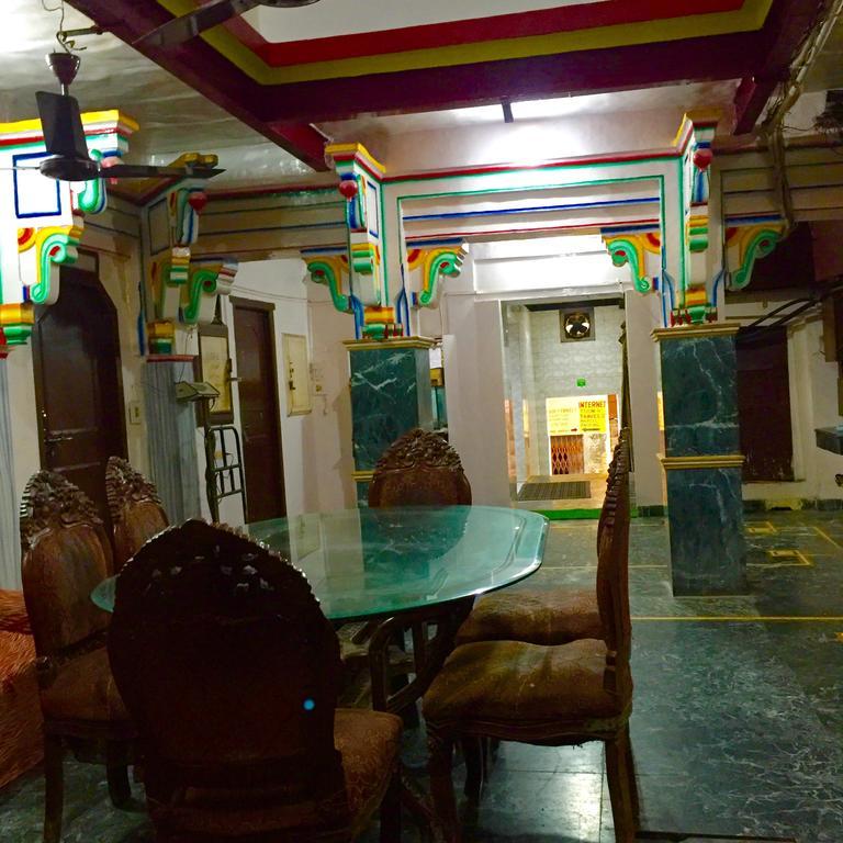 Grg Shanti Guest House Varanasi Near Manikarnika Ghat ภายนอก รูปภาพ